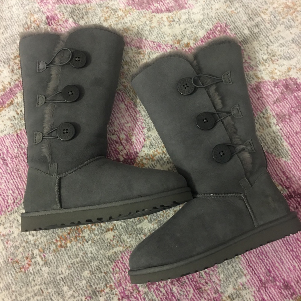 UGG 3 Bailey Button